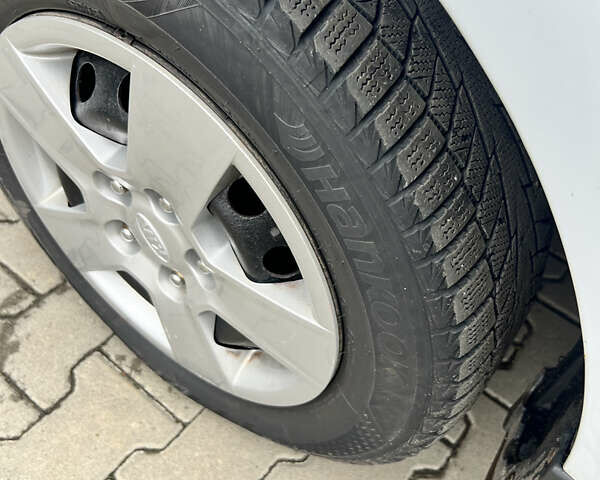 Білий Кіа Венга, об'ємом двигуна 1.4 л та пробігом 176 тис. км за 5400 $, фото 60 на Automoto.ua