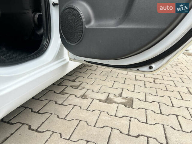 Білий Кіа Венга, об'ємом двигуна 1.4 л та пробігом 176 тис. км за 5400 $, фото 35 на Automoto.ua