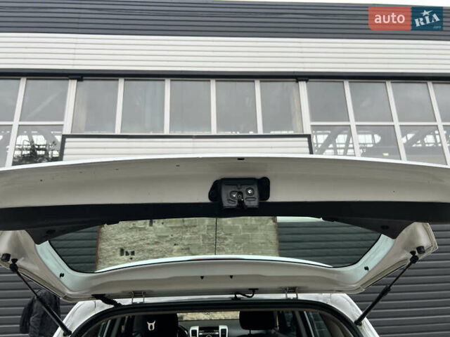 Білий Кіа Венга, об'ємом двигуна 1.4 л та пробігом 176 тис. км за 5400 $, фото 39 на Automoto.ua