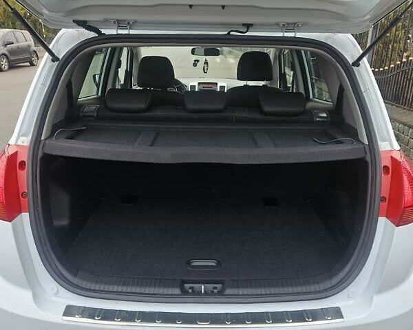 Белый Киа Венга, объемом двигателя 1.4 л и пробегом 114 тыс. км за 10800 $, фото 10 на Automoto.ua