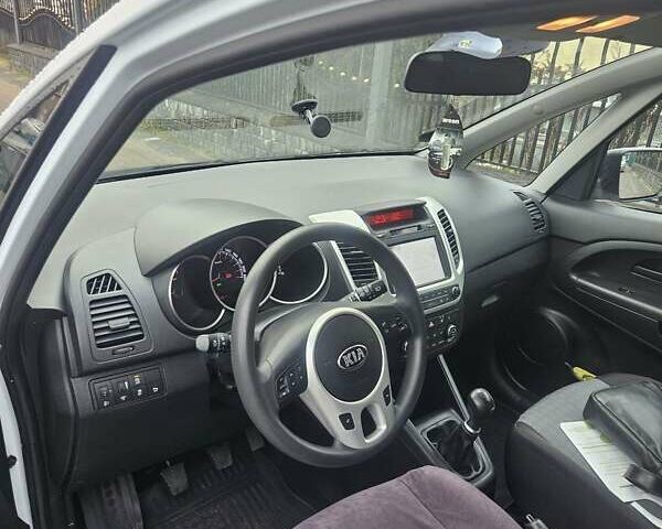 Белый Киа Венга, объемом двигателя 1.4 л и пробегом 114 тыс. км за 10800 $, фото 7 на Automoto.ua