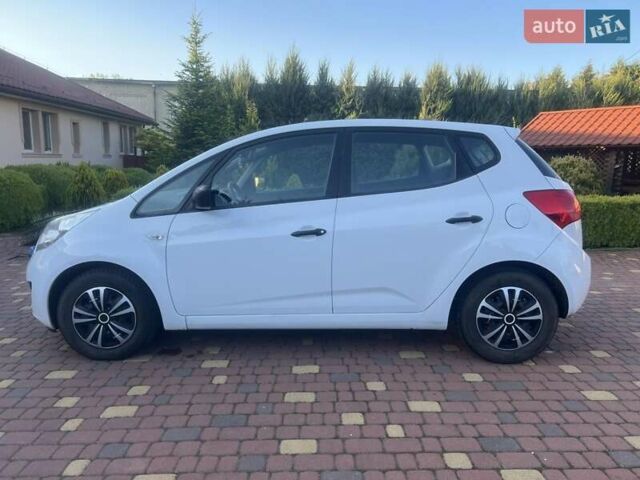 Белый Киа Венга, объемом двигателя 1.4 л и пробегом 212 тыс. км за 5100 $, фото 4 на Automoto.ua