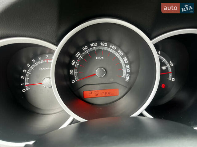 Белый Киа Венга, объемом двигателя 1.6 л и пробегом 121 тыс. км за 7100 $, фото 16 на Automoto.ua