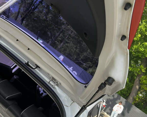 Белый Киа Венга, объемом двигателя 1.6 л и пробегом 121 тыс. км за 7100 $, фото 29 на Automoto.ua