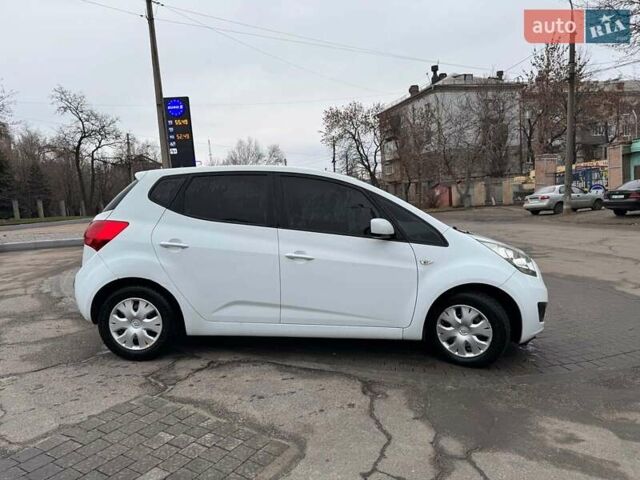 Белый Киа Венга, объемом двигателя 1.4 л и пробегом 260 тыс. км за 4990 $, фото 5 на Automoto.ua