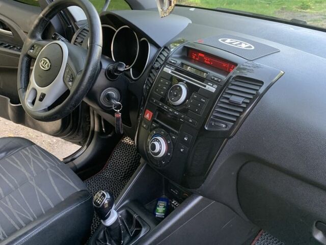 Черный Киа Венга, объемом двигателя 1.6 л и пробегом 400 тыс. км за 6500 $, фото 7 на Automoto.ua