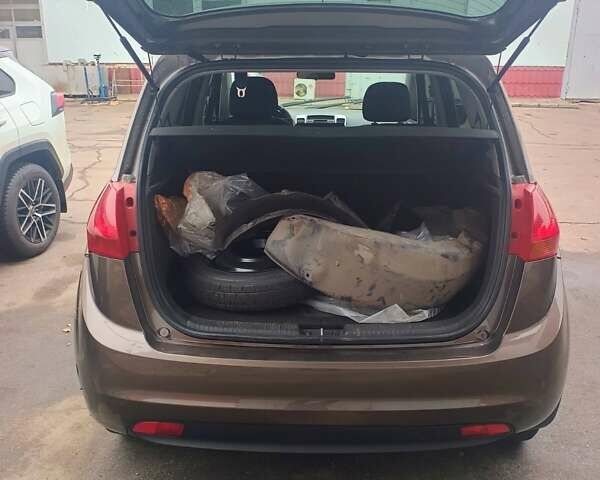 Коричневый Киа Венга, объемом двигателя 1.4 л и пробегом 140 тыс. км за 3700 $, фото 6 на Automoto.ua