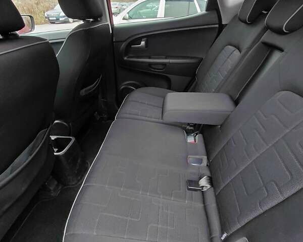 Красный Киа Венга, объемом двигателя 1.59 л и пробегом 108 тыс. км за 7700 $, фото 13 на Automoto.ua