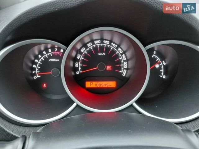 Красный Киа Венга, объемом двигателя 1.59 л и пробегом 108 тыс. км за 7700 $, фото 9 на Automoto.ua