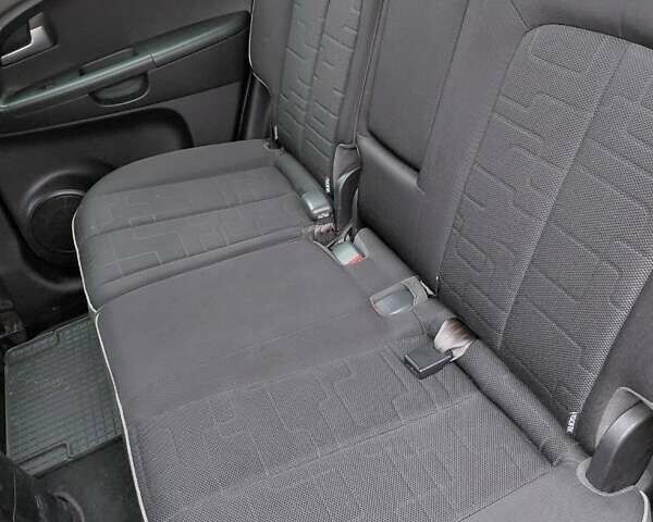 Красный Киа Венга, объемом двигателя 1.59 л и пробегом 108 тыс. км за 7700 $, фото 27 на Automoto.ua