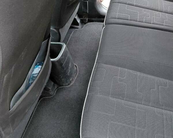 Красный Киа Венга, объемом двигателя 1.59 л и пробегом 108 тыс. км за 7700 $, фото 26 на Automoto.ua