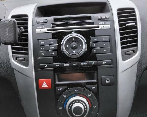 Красный Киа Венга, объемом двигателя 1.59 л и пробегом 108 тыс. км за 7700 $, фото 16 на Automoto.ua