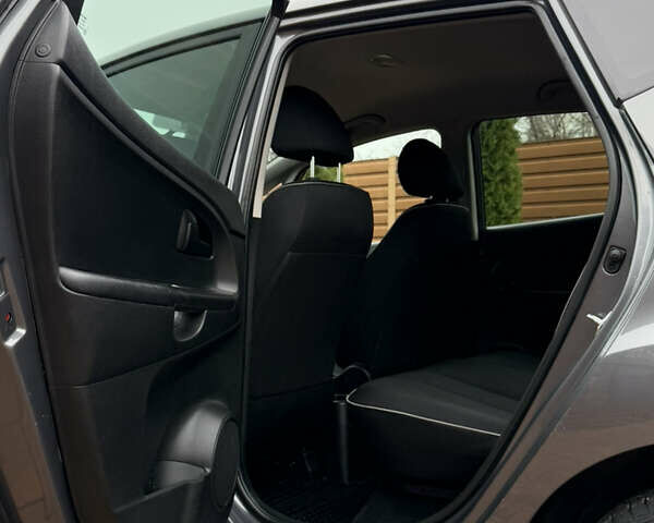 Сірий Кіа Венга, об'ємом двигуна 1.4 л та пробігом 157 тис. км за 6900 $, фото 20 на Automoto.ua