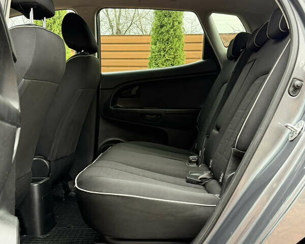 Сірий Кіа Венга, об'ємом двигуна 1.4 л та пробігом 157 тис. км за 6900 $, фото 21 на Automoto.ua