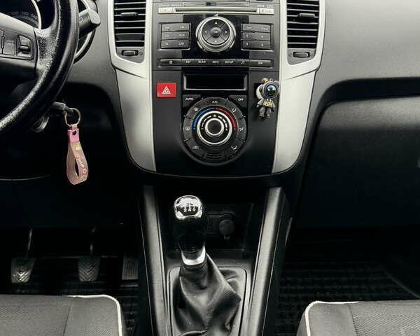 Сірий Кіа Венга, об'ємом двигуна 1.4 л та пробігом 157 тис. км за 6900 $, фото 31 на Automoto.ua