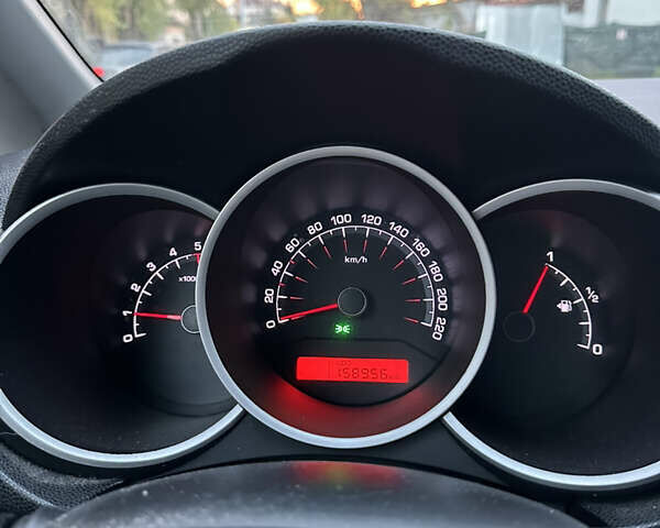 Серый Киа Венга, объемом двигателя 1.4 л и пробегом 161 тыс. км за 5800 $, фото 22 на Automoto.ua