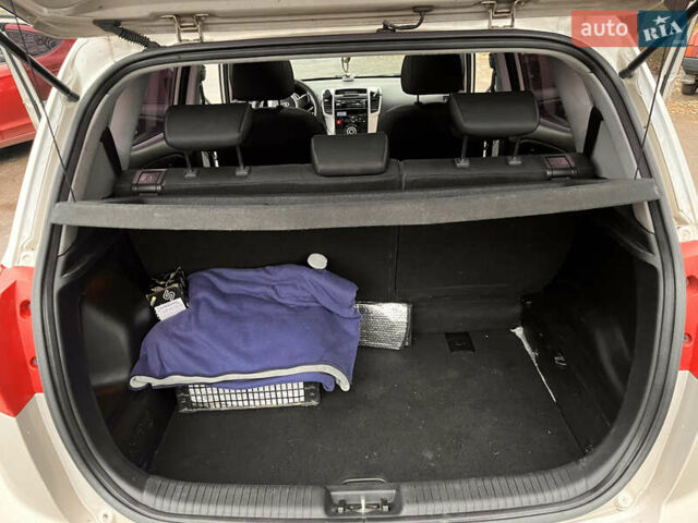 Серый Киа Венга, объемом двигателя 1.4 л и пробегом 314 тыс. км за 6400 $, фото 8 на Automoto.ua
