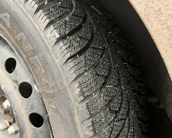 Серый Киа Венга, объемом двигателя 1.4 л и пробегом 314 тыс. км за 6400 $, фото 4 на Automoto.ua