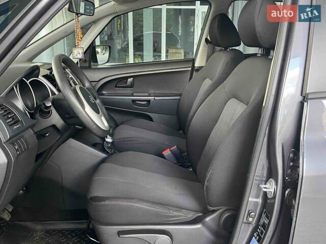 Сірий Кіа Венга, об'ємом двигуна 1.4 л та пробігом 132 тис. км за 8300 $, фото 19 на Automoto.ua