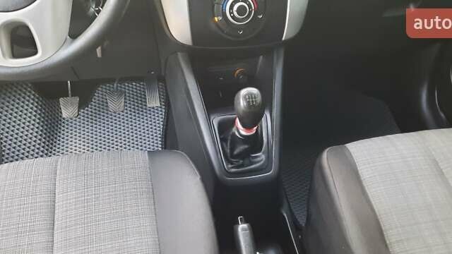 Киа Венга 2012 в Калиновке на Automoto.ua Серый Киа Венга, объемом двигателя 1.4 л и пробегом 115 тыс. км за 5600 $, фото 13 на Automoto.ua