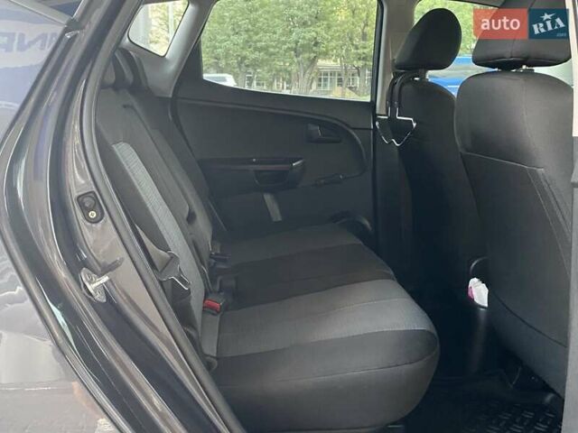 Сірий Кіа Венга, об'ємом двигуна 1.4 л та пробігом 132 тис. км за 8300 $, фото 23 на Automoto.ua