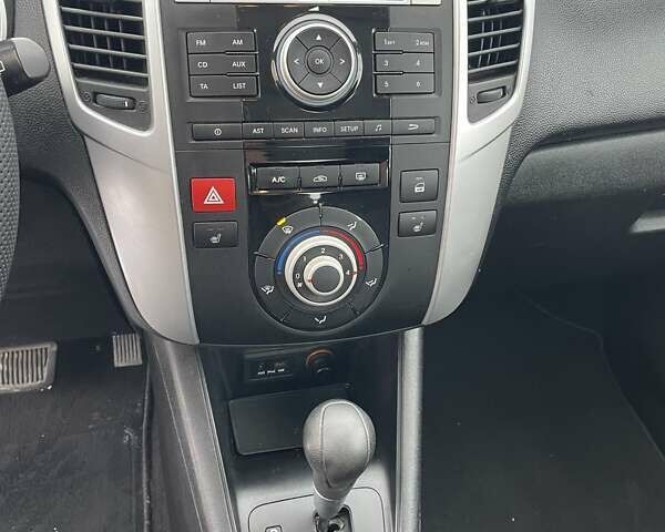 Сірий Кіа Венга, об'ємом двигуна 1.6 л та пробігом 199 тис. км за 7899 $, фото 13 на Automoto.ua