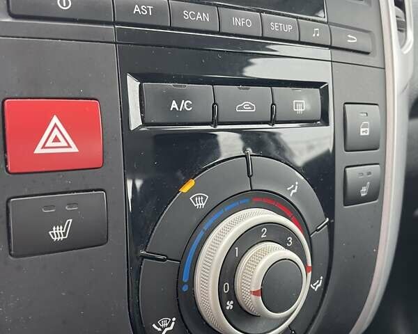 Сірий Кіа Венга, об'ємом двигуна 1.6 л та пробігом 199 тис. км за 7899 $, фото 15 на Automoto.ua