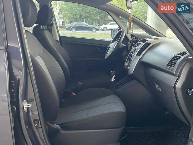 Серый Киа Венга, объемом двигателя 1.4 л и пробегом 132 тыс. км за 8300 $, фото 28 на Automoto.ua