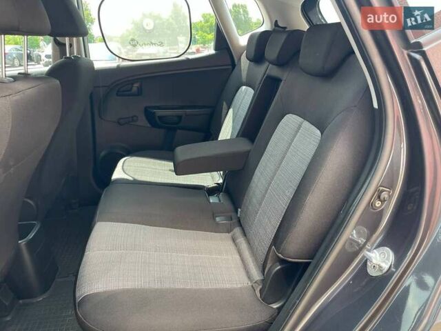 Сірий Кіа Венга, об'ємом двигуна 1.4 л та пробігом 79 тис. км за 7200 $, фото 24 на Automoto.ua