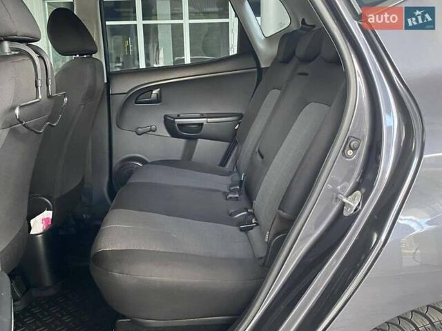 Сірий Кіа Венга, об'ємом двигуна 1.4 л та пробігом 132 тис. км за 8300 $, фото 24 на Automoto.ua