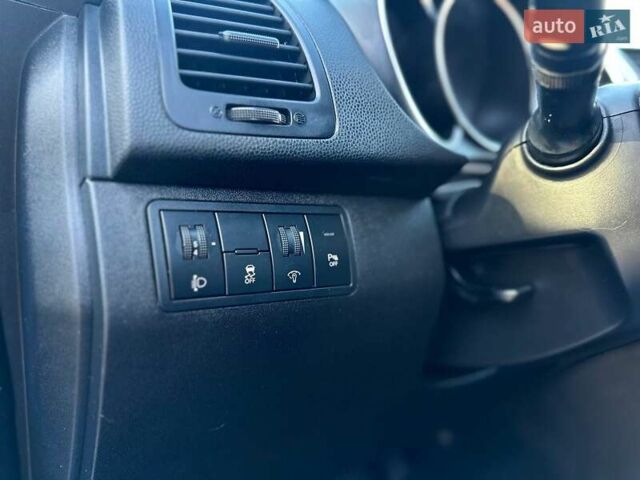 Синій Кіа Венга, об'ємом двигуна 1.6 л та пробігом 210 тис. км за 6990 $, фото 27 на Automoto.ua
