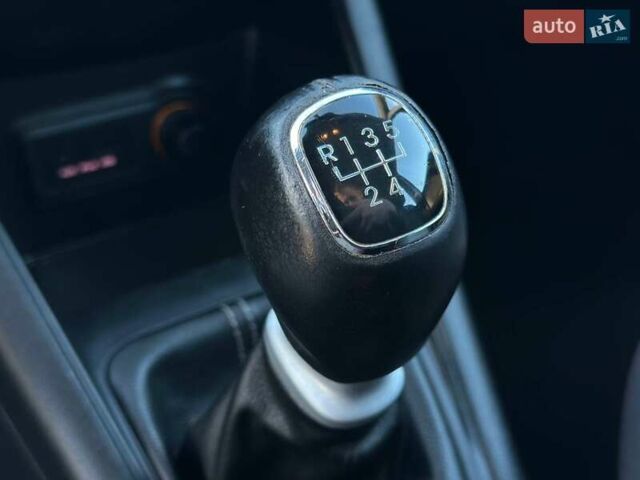 Синій Кіа Венга, об'ємом двигуна 1.6 л та пробігом 210 тис. км за 6990 $, фото 9 на Automoto.ua