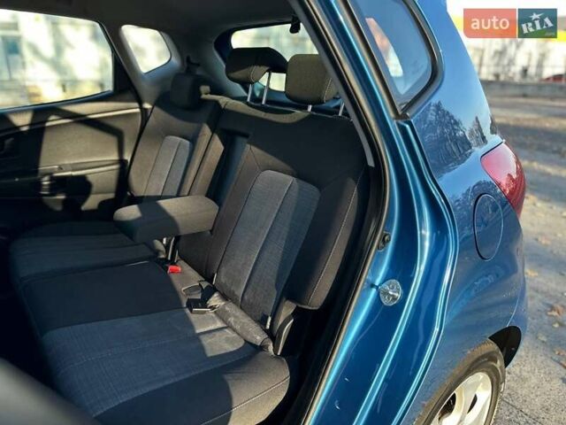 Синій Кіа Венга, об'ємом двигуна 1.6 л та пробігом 210 тис. км за 6990 $, фото 20 на Automoto.ua