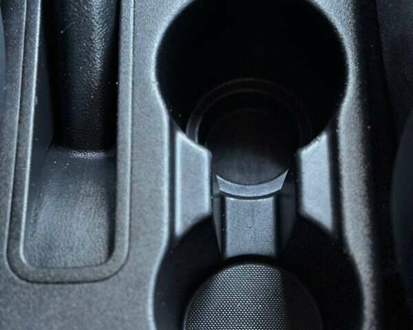 Синій Кіа Венга, об'ємом двигуна 1.6 л та пробігом 210 тис. км за 6990 $, фото 8 на Automoto.ua