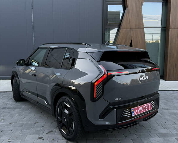 Серый Киа EV3, объемом двигателя 0 л и пробегом 7 тыс. км за 39000 $, фото 2 на Automoto.ua