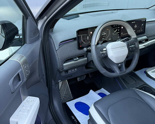 Серый Киа EV3, объемом двигателя 0 л и пробегом 7 тыс. км за 39000 $, фото 7 на Automoto.ua