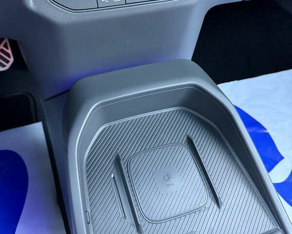 Серый Киа EV3, объемом двигателя 0 л и пробегом 7 тыс. км за 39000 $, фото 22 на Automoto.ua