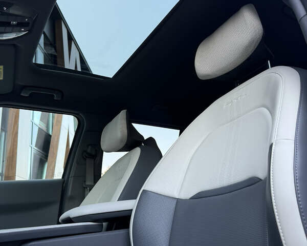 Серый Киа EV3, объемом двигателя 0 л и пробегом 7 тыс. км за 39000 $, фото 10 на Automoto.ua