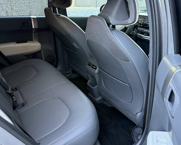 Серый Киа EV3, объемом двигателя 0 л и пробегом 7 тыс. км за 39000 $, фото 15 на Automoto.ua