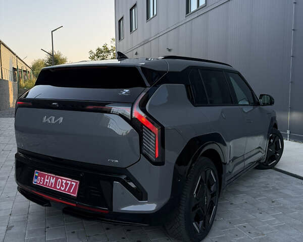 Серый Киа EV3, объемом двигателя 0 л и пробегом 7 тыс. км за 39000 $, фото 4 на Automoto.ua