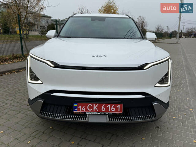 Белый Киа EV5, объемом двигателя 0 л и пробегом 28 тыс. км за 24999 $, фото 16 на Automoto.ua