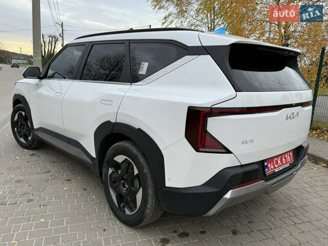 Белый Киа EV5, объемом двигателя 0 л и пробегом 28 тыс. км за 24999 $, фото 23 на Automoto.ua