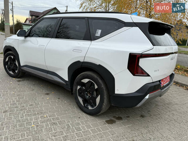 Белый Киа EV5, объемом двигателя 0 л и пробегом 28 тыс. км за 24999 $, фото 14 на Automoto.ua