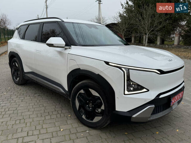 Белый Киа EV5, объемом двигателя 0 л и пробегом 28 тыс. км за 24999 $, фото 20 на Automoto.ua