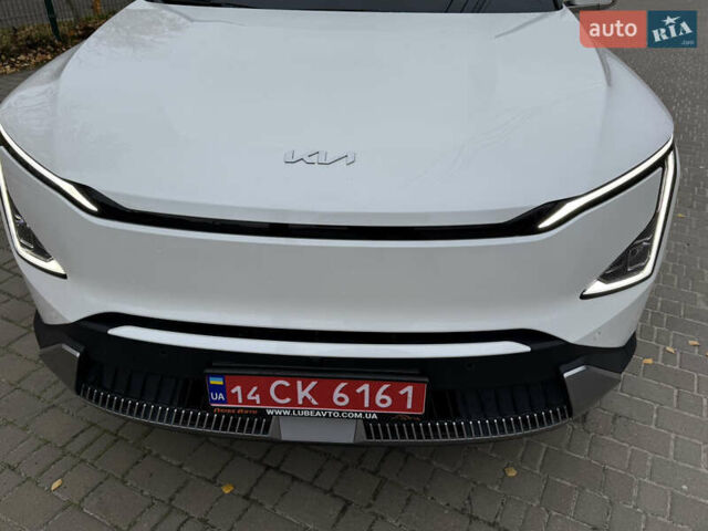 Белый Киа EV5, объемом двигателя 0 л и пробегом 28 тыс. км за 24999 $, фото 18 на Automoto.ua