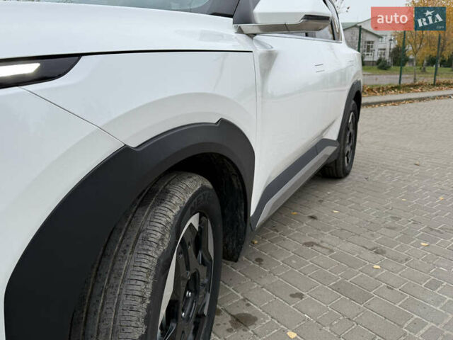 Белый Киа EV5, объемом двигателя 0 л и пробегом 28 тыс. км за 24999 $, фото 28 на Automoto.ua