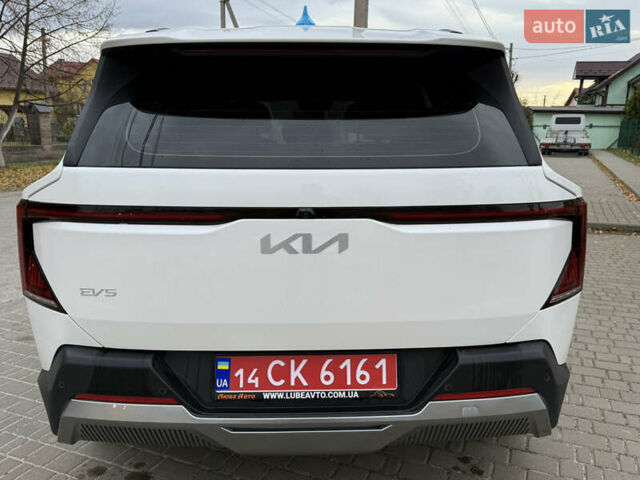 Белый Киа EV5, объемом двигателя 0 л и пробегом 28 тыс. км за 24999 $, фото 26 на Automoto.ua