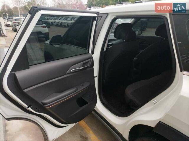 Белый Киа EV5, объемом двигателя 0 л и пробегом 20 тыс. км за 23500 $, фото 6 на Automoto.ua