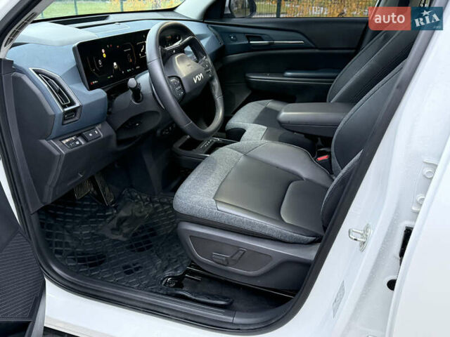 Белый Киа EV5, объемом двигателя 0 л и пробегом 28 тыс. км за 24999 $, фото 34 на Automoto.ua