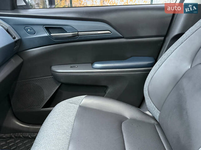 Белый Киа EV5, объемом двигателя 0 л и пробегом 28 тыс. км за 24999 $, фото 37 на Automoto.ua